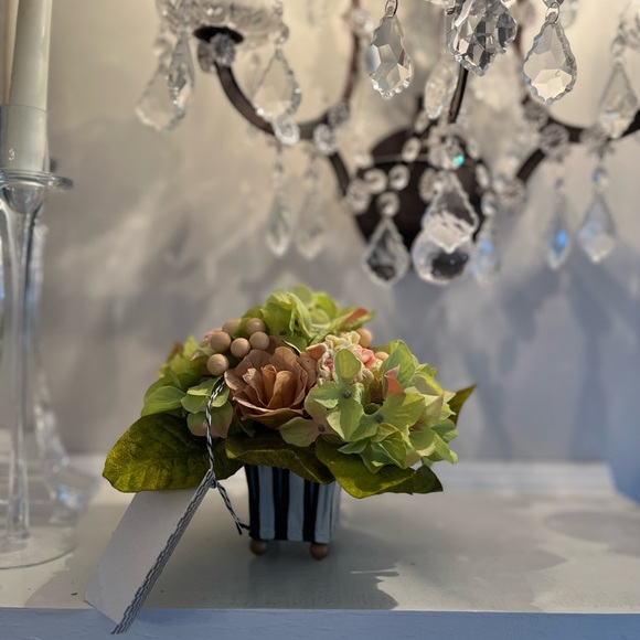 AUTHENTIC McKenzie Child's Bouquet - Picture 3 of 4